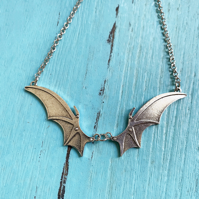 Kalung Liontin Sayap Kelelawar - Men'S Vampire Accessories ulasan dan harga